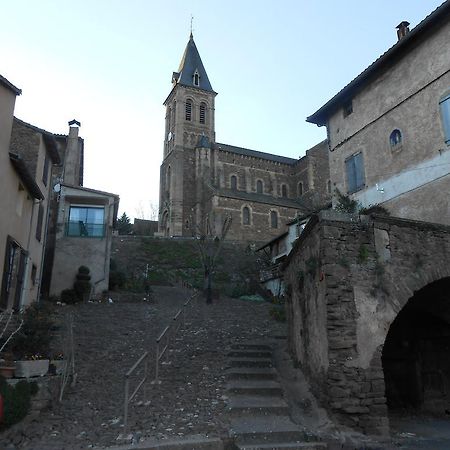 Gite Des Monts Saint-Izaire Екстериор снимка