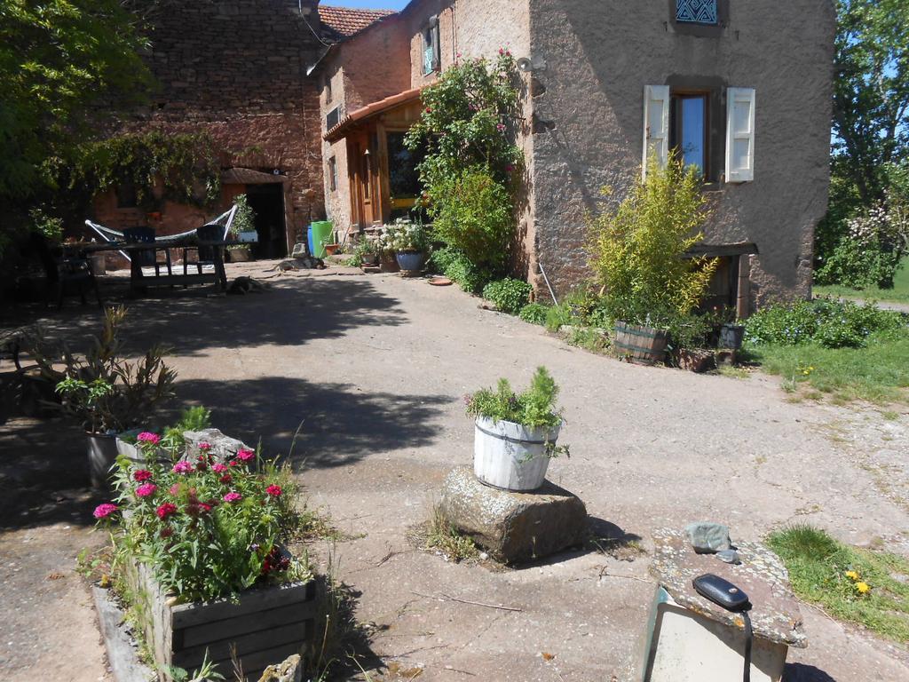 Gite Des Monts Saint-Izaire Екстериор снимка
