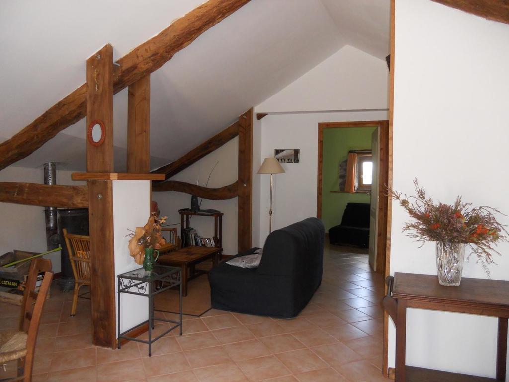 Gite Des Monts Saint-Izaire Стая снимка